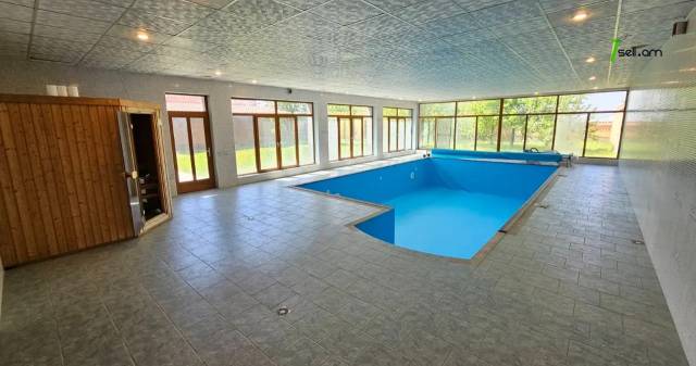 Չորս հարկանի քարե տուն Գարեգին Հովսեփյանի փողոցում Նորք Մարաշում, 2265 քմ, 3+ սանհանգույց