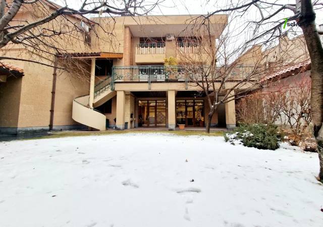 Չորս հարկանի քարե տուն Նաիրի Զարյան փողոցում Արաբկիրում, 600 ք.մ., 3+ սանհանգույց