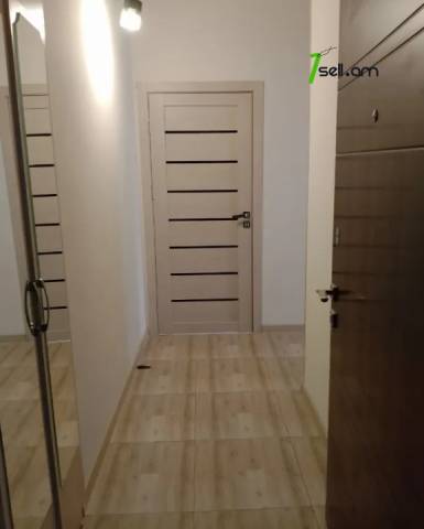 3 սենյականոց բնակարան Սայաթ-Նովայի պողոտայում, 70 ք.մ., 3/5 հարկ, եվրովերանորոգված, քարե շենք