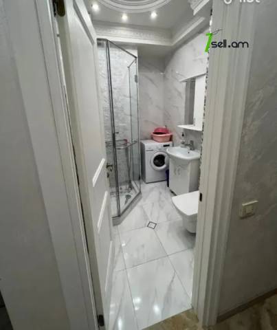 3 սենյականոց բնակարան նորակառույց շենքում Ալեք Մանուկյան փողոցում, 80 ք.մ., 3/12 հարկ, 2 սանհանգույց