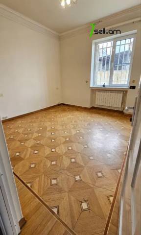 Երկու հարկանի քարե տուն Սեպուհի փողոցում Արաբկիրում, 890 ք.մ., 2 սանհանգույց, կապիտալ վերանորոգված