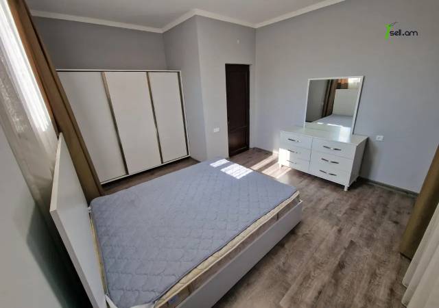 Երկու հարկանի քարե տուն Հաղթանակի փողոցում Ձորաղբյուրում, 500 ք.մ., 3+ սանհանգույց, եվրովերանորոգված