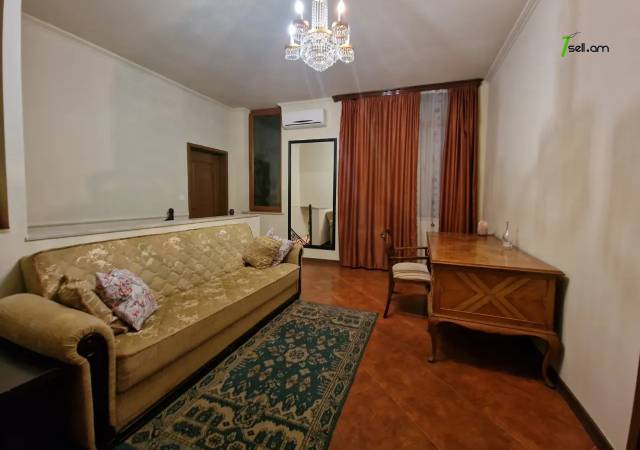 Ընդարձակ 3 սենյականոց բնակարան Թումանյան փողոցում, 160 ք.մ., նախավերջին հարկ, 2 սանհանգույց