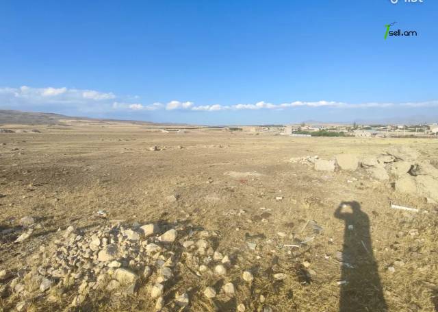 Հողատարածք բնակելի շինությունների համար Եղվարդում, 850 ք.մ.