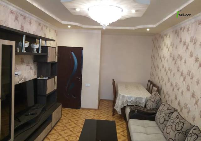 2 սենյականոց բնակարան, Lyuksemburg Street, 62 ք.մ., 1/4 հարկ, կապիտալ վերանորոգված, քարե շենք