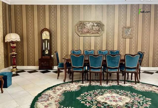 Չորս հարկանի քարե տուն Սիմեոն Երևանցու փողոցում կենտրոնում, 550 ք.մ., 3+ սանհանգույց