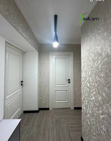 3 սենյականոց բնակարան Մամիկոնյանց փողոցում, 65 ք.մ., 2/5 հարկ, եվրովերանորոգված, քարե շենք