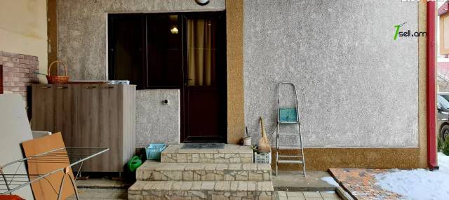 Երկու հարկանի քարե տուն, Սիրող Սրտեր բնակելի թաղամաս Նոր Նորքում, 300 ք.մ., 2 սանհանգույց