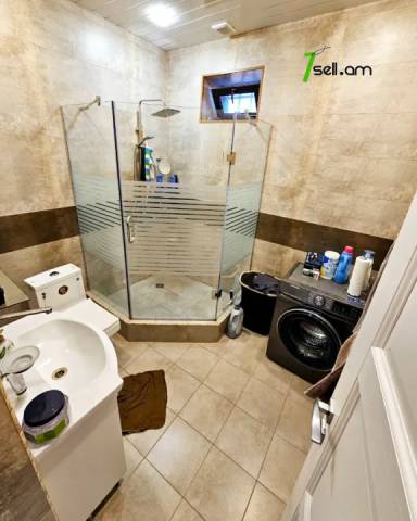 Երկու հարկանի քարե տուն, Աշտարակի խճուղի Աշտարակում, 1400 ք.մ., 2 սանհանգույց, կապիտալ վերանորոգված