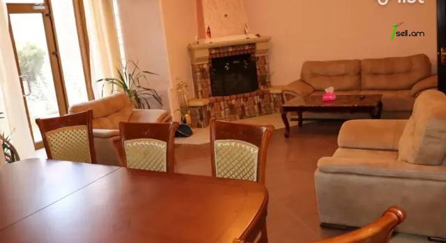 Երեք հարկանի քարե տուն, Sevastopolyan Street Արաբկիրում, 250 ք.մ., 3+ սանհանգույց