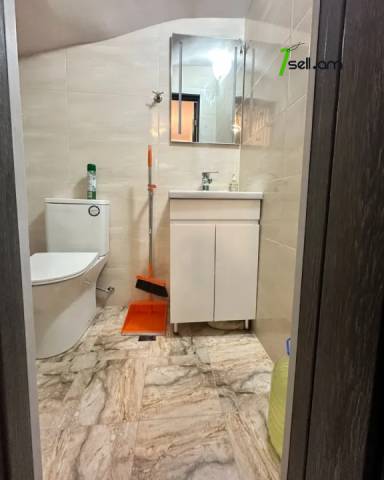 Երկու հարկանի քարե տուն 21-րդ փողոցում Զովունիում, 220 ք.մ., 2 սանհանգույց, կապիտալ վերանորոգված