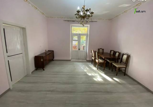 3 սենյականոց բնակարան Բաղրամյան պողոտայում, 80 ք.մ., 2/5 հարկ, բարձր առաստաղներ