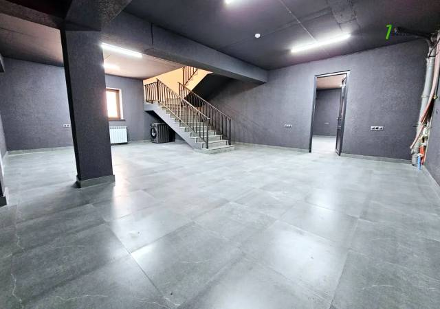 Երեք հարկանի քարե տուն, Դուրյան թաղամաս Ավանում, 400 քմ, 3+ սանհանգույց, կապիտալ վերանորոգված