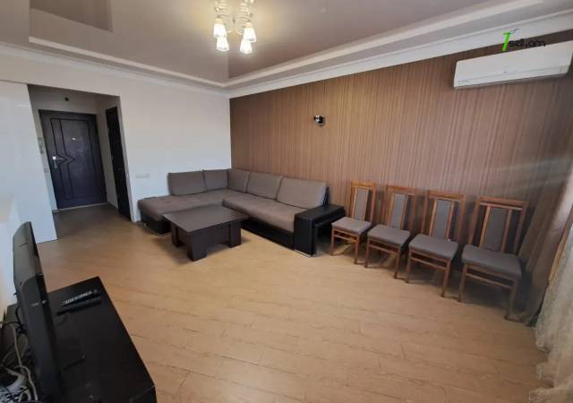 2 սենյականոց բնակարան Թումանյան փողոցում, 50 ք.մ., 2/5 հարկ, կապիտալ վերանորոգված, քարե շենք