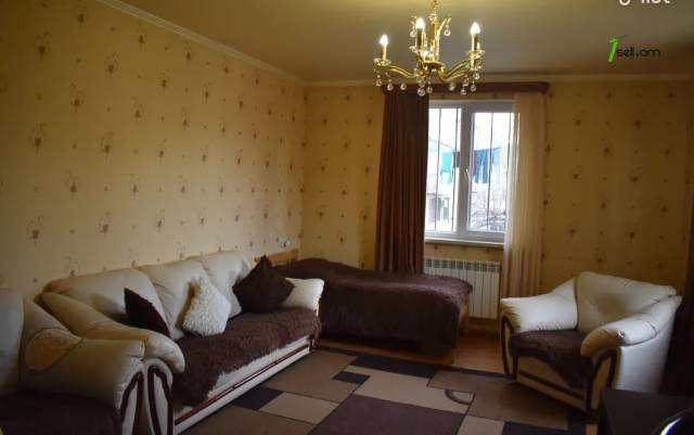 3 սենյականոց բնակարան Կարապետ Ուլնեցու փողոցում, 90 ք.մ., 2/6 հարկ, եվրովերանորոգված, քարե շենք