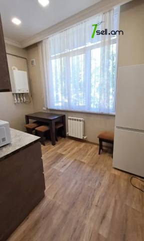 3 սենյականոց բնակարան Մեսրոպ Մաշտոցի պողոտայում, 80 քմ, 2/5 հարկ, դիզայներական ոճով վերանորոգված