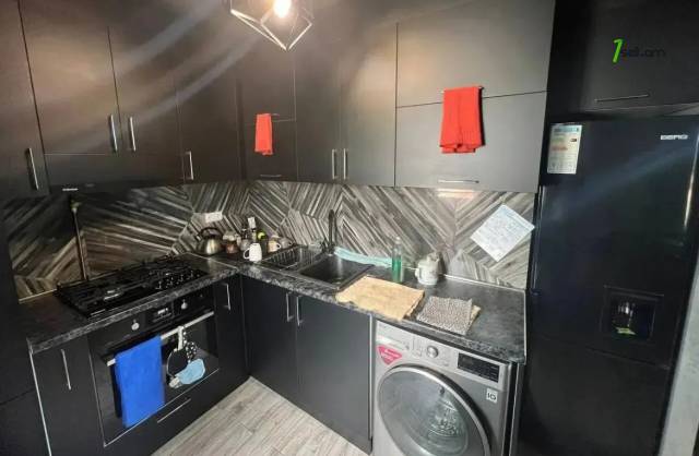 3 սենյականոց բնակարան, Թբիլիսյան խճուղի, 72 քմ, մասնակի վերանորոգում, քարե շենք