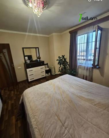 Երկու հարկանի տուն Ֆուչիկի փողոցում Աջափնյակում, 106 քմ, 2 սանհանգույց, կապիտալ վերանորոգված