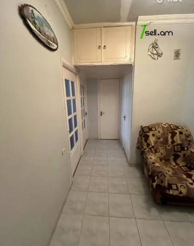 3 սենյականոց բնակարան Զաքարիա Քանաքեռցու փողոցում, 79 քմ, 6/9 հարկ, մի քանի պատշգամբ