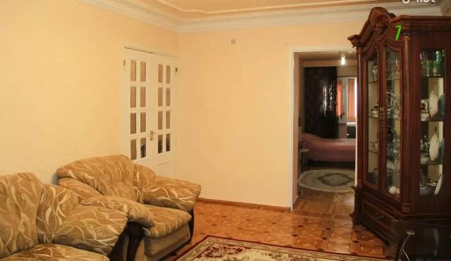 4 սենյականոց բնակարան Դրոյի փողոցում, 91 ք.մ., կապիտալ վերանորոգված, քարե շենք