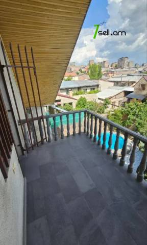 Երեք հարկանի քարե տուն Վրթանես Փափազյան փողոցում Արաբկիրում, 500 քմ, 3+ սանհանգույց