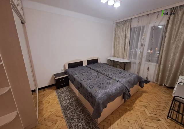 3 սենյականոց բնակարան Աբովյան փողոցում, 85 ք.մ., 2 սանհանգույց, 3/5 հարկ, կոսմետիկ վերանորոգում