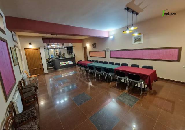 Երկու հարկանի քարե տուն Նուբարաշենի 4-րդ փողոցում Նուբարաշենում, 800 ք.մ., 3+ սանհանգույց