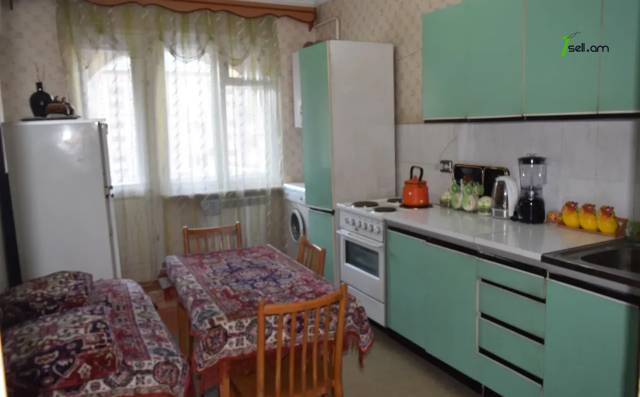 4 սենյականոց բնակարան Պարույր Սևակի փողոցում, 98 ք.մ., նախավերջին հարկ, մի քանի պատշգամբ