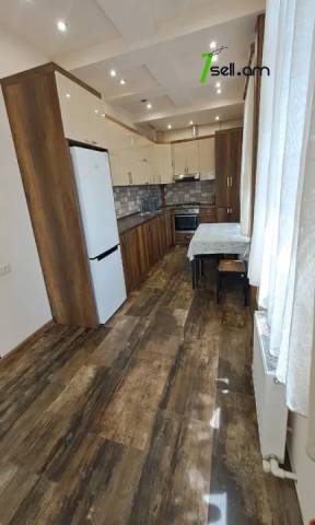 3 սենյականոց բնակարան Տերյան փողոցում, 90 քմ, 3/5 հարկ, 2 սանհանգույց, մի քանի պատշգամբ