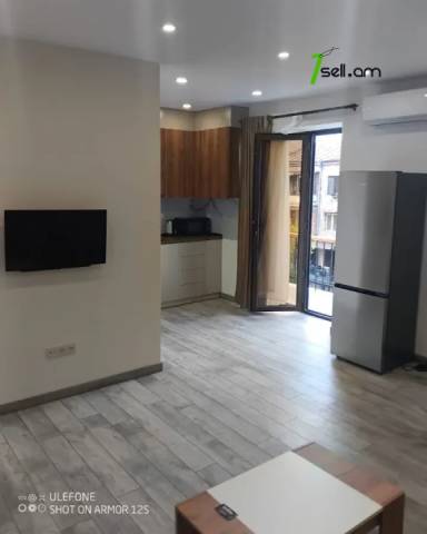 2 սենյականոց բնակարան Կոմիտասի պողոտայում, 57 ք.մ., նախավերջին հարկ, կապիտալ վերանորոգված, քարե շենք