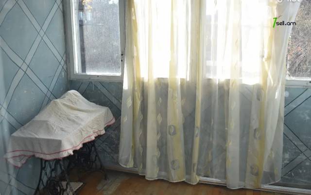 5 սենյականոց բնակարան Վահրամ Փափազյան փողոցում, 85 քմ, 2/5 հարկ, 2 սանհանգույց, քարե շենք
