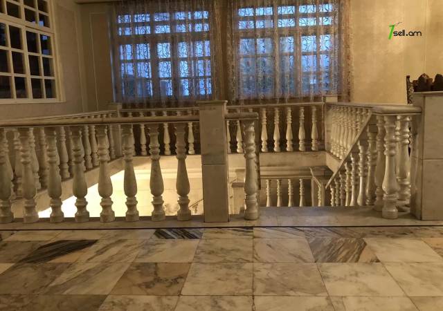 Երեք հարկանի քարե տուն Այասի փողոցում կենտրոնում, 200 ք.մ., 3+ սանհանգույց, կապիտալ վերանորոգված