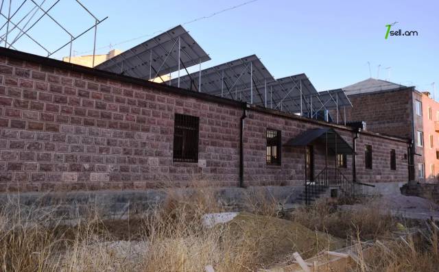 Երկու հարկանի քարե տուն 13-րդ փողոցում Գյումրիում, 716 քմ, 3+ սանհանգույց