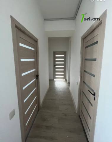 3 սենյականոց բնակարան նորակառույց շենքում Արամ Խաչատրյան փողոցում, 93 ք.մ., բարձր առաստաղներ