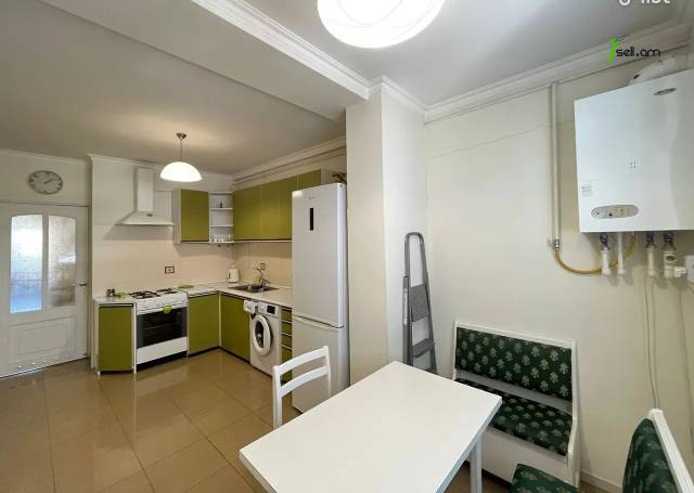 3 սենյականոց բնակարան Մեսրոպ Մաշտոցի պողոտայում, 100 քմ, 6/9 հարկ, 2 սանհանգույց, բարձր առաստաղներ