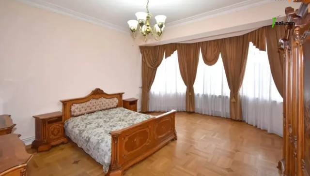 Ընդարձակ 4 սենյականոց բնակարան նորակառույց շենքում Ալեք Մանուկյանի փողոցում, 210 քմ, 2/10 հարկ