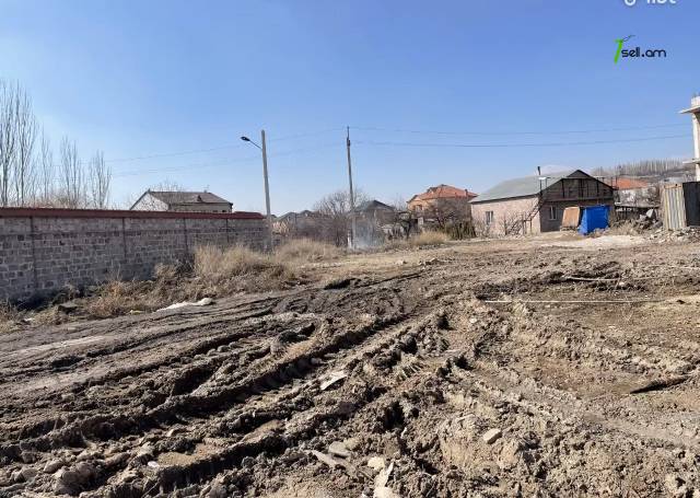 Հողատարածք բնակելի շինությունների համար Ավանում, 960 ք.մ.