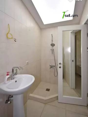 3 սենյականոց բնակարան նորակառույց շենքում Վերին Անտառային փողոցում, 117 ք.մ., 2 սանհանգույց