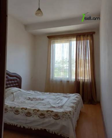 2 սենյականոց բնակարան Հանրապետության փողոցում, 42 ք.մ., կապիտալ վերանորոգված