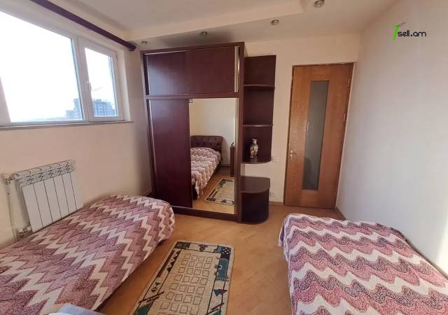 3 սենյականոց բնակարան Մարշալ Բաղրամյան պողոտայում, 86 ք.մ., նախավերջին հարկ, կապիտալ վերանորոգված