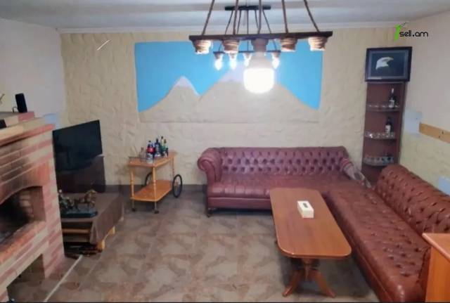 Երկու հարկանի քարե տուն 1-ին փողոցում Նուռնուսում, 120 ք.մ., 2 սանհանգույց, եվրովերանորոգված