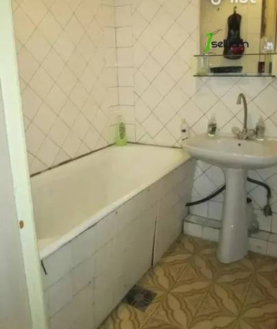 3 սենյականոց բնակարան Վահրամ Փափազյան փողոցում, 75 ք.մ., 3/5 հարկ, քարե շենք