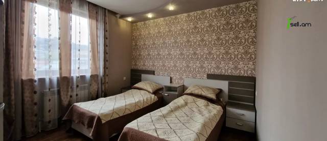 3 սենյականոց բնակարան Սայաթ-Նովայի պողոտայում, 90 ք.մ., 2 սանհանգույց, 6/10 հարկ, եվրովերանորոգված