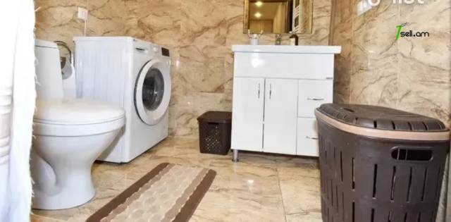 3 սենյականոց բնակարան Կոմիտասի պողոտայում, 75 ք.մ., 2/7 հարկ, 2 սանհանգույց, մի քանի պատշգամբ