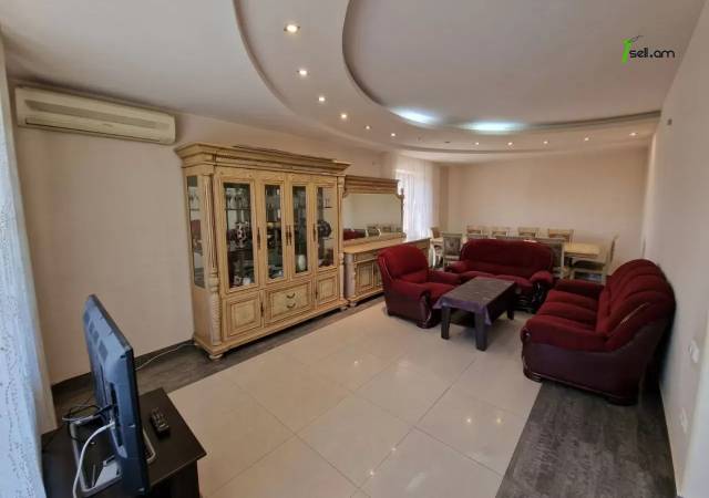 Երկու հարկանի քարե տուն Լուկաշինի փողոցում Աջափնյակում, 300 ք.մ., 3+ սանհանգույց, եվրովերանորոգված