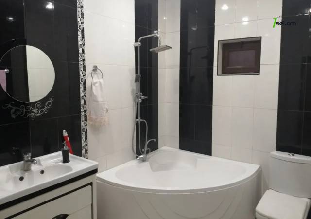 Երկու հարկանի քարե տուն Դավիթ Բեկի փողոցում Էրեբունիում, 530 ք.մ., 2 սանհանգույց