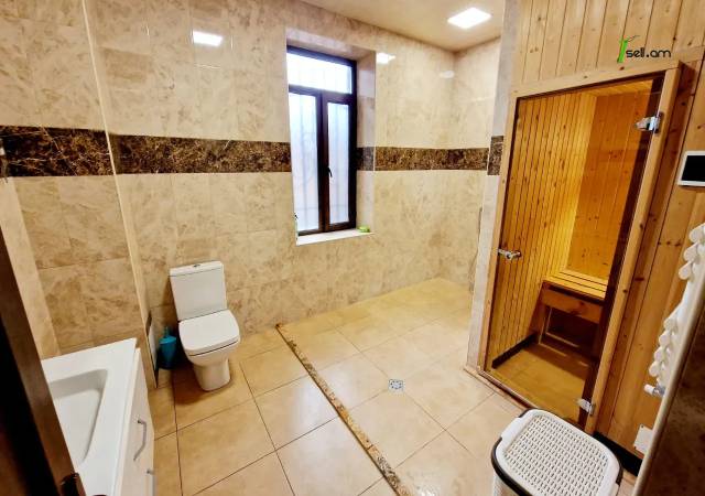 Երկու հարկանի տուն Հրաչյա Աճառյան փողոցում Ավանում, 440 ք.մ., 2 սանհանգույց, կապիտալ վերանորոգված