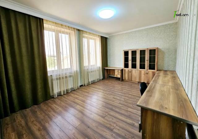 Բազմաֆունկցիոնալ գույք Մելքումովի փողոցում Աջափնյակում, 600 ք.մ.