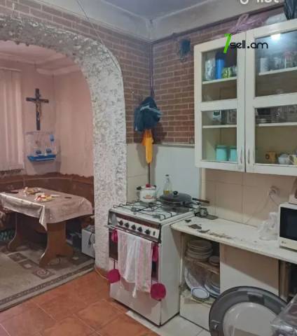 2 սենյականոց բնակարան Մոլդովական փողոցում, 64 քմ, մասնակի վերանորոգում, քարե շենք