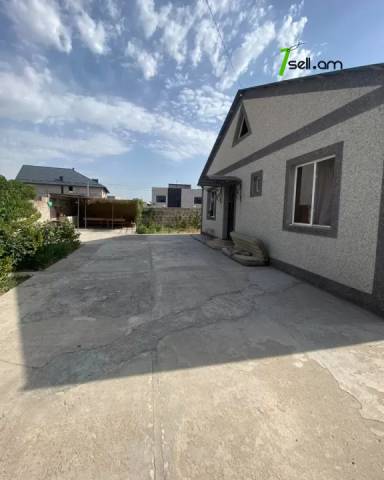 Մեկ հարկանի քարե տուն Ղափանցյան փողոցում Արաբկիրում, 300 ք.մ., եվրովերանորոգված